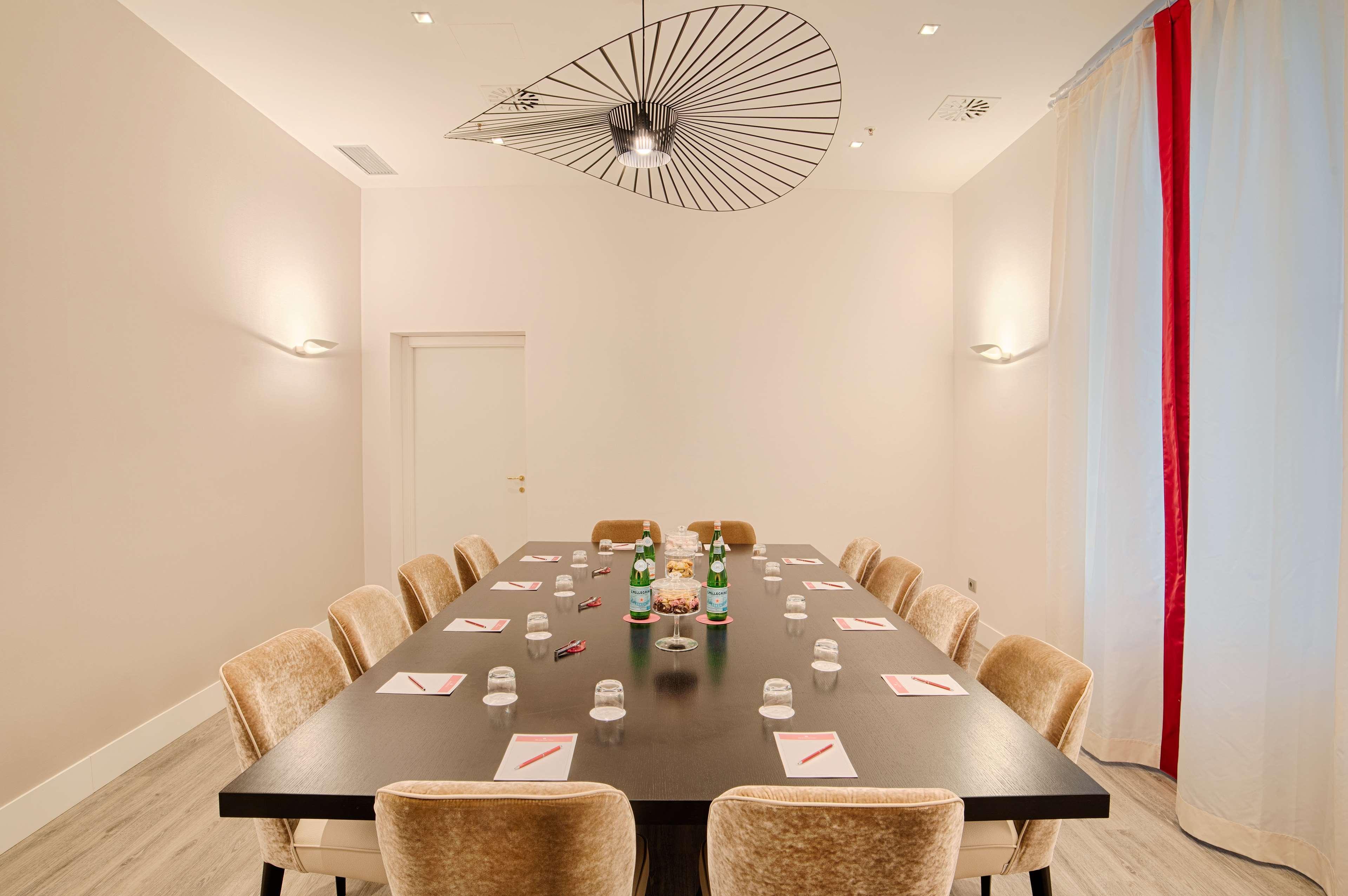 ホテル Nh コレクション パラッツォ チンクエチェント ローマ エクステリア 写真 The boardroom at the London office